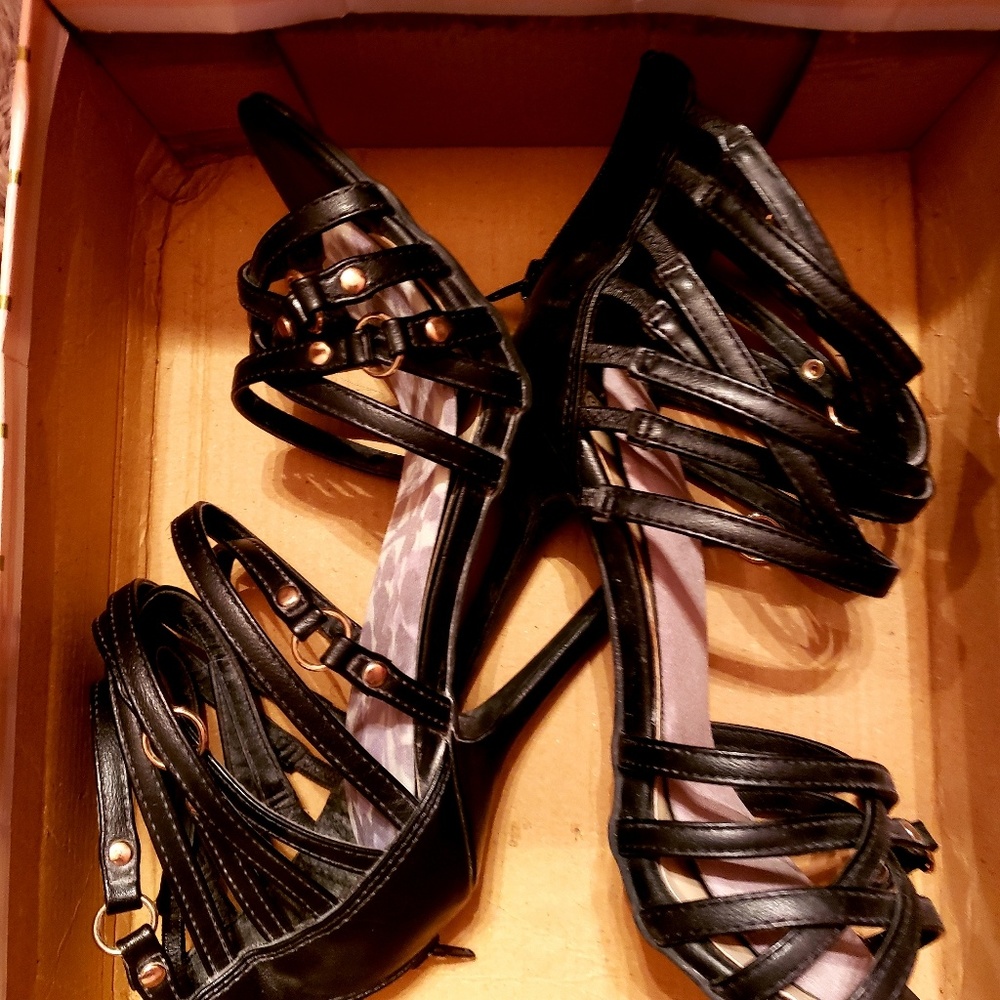 Womens Heels - Picture 2 of 4